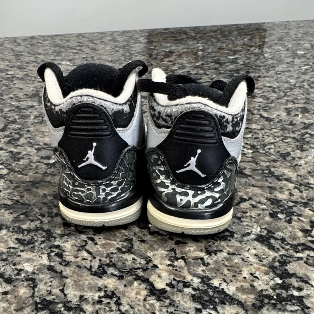 Jordan toddler Gray and Black Sneakers EUC 4 - Picture 2 of 10